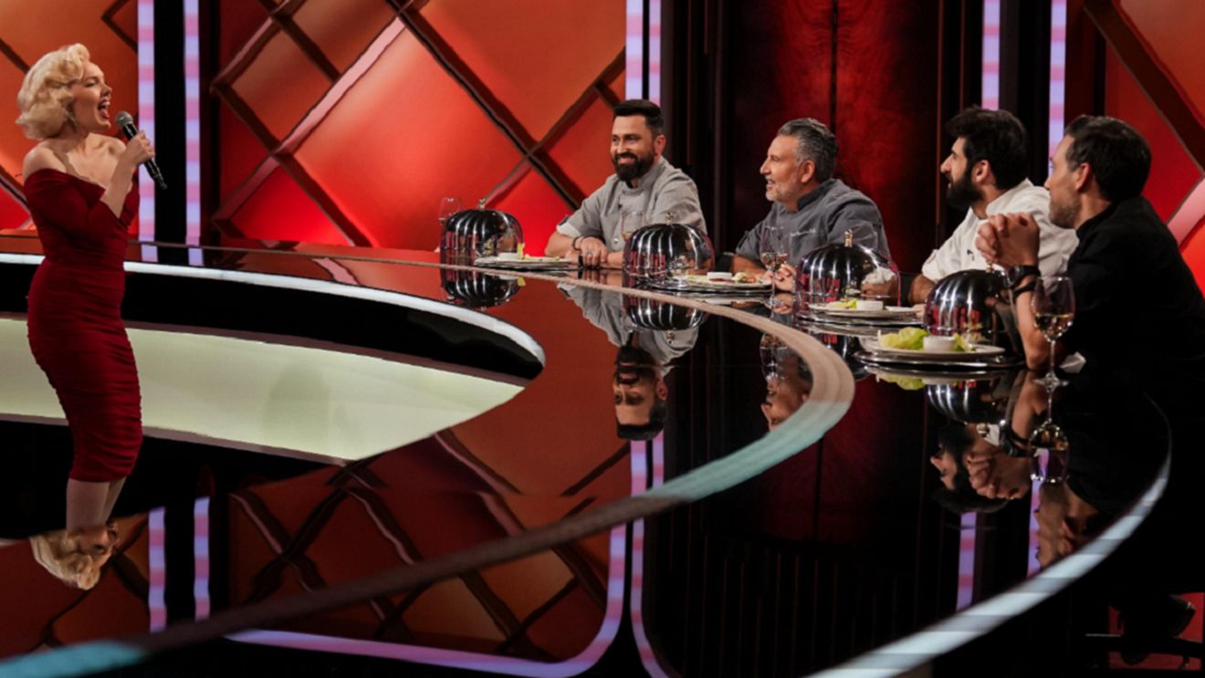 Jurații Chefi la cuțite au crezut că nu văd bine! Sosia lui Marilyn Monroe și-a făcut apariția în platou: ”Parcă ai văzut o fantomă”