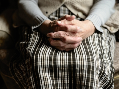 Cum a rămas o bătrânică fără economiile familiei. A fost păcălită de un constănțean