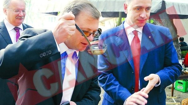 Politistii s-au intrecut la gatit supa