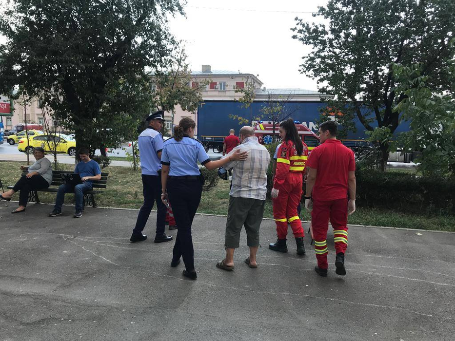 Bărbatul a avut nevoie de intervenția medicilor după ce a primit un jet de spray lacrimogen în față