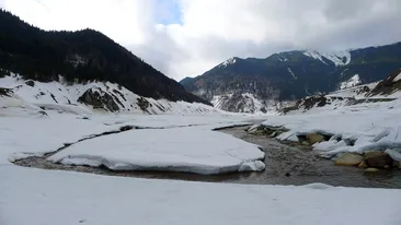 Doi bărbaţi căutaţi după ce s-ar fi înecat. Unul a căzut în apă, celălalt a vrut să-l salveze