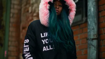 Revoluția părului albastru! Trendul rebel care a cucerit vedetele și internetul