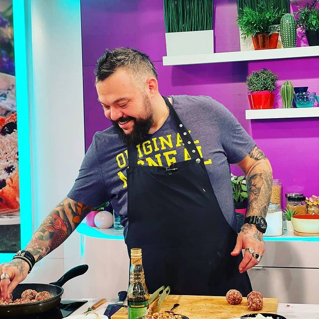 Chef Munti : “Pentru cupluri e un exercițiu genial, seara când ajungi după birou, după muncă, indiferent ce lucrezi, apucați-vă și gătiți!" / (Foto : Instagram.com)