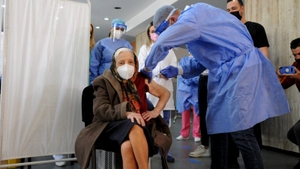 Cea mai în vârstă persoană din București s-a vaccinat anti-COVID! „Am vrut să-mi văd strănepotul mare”