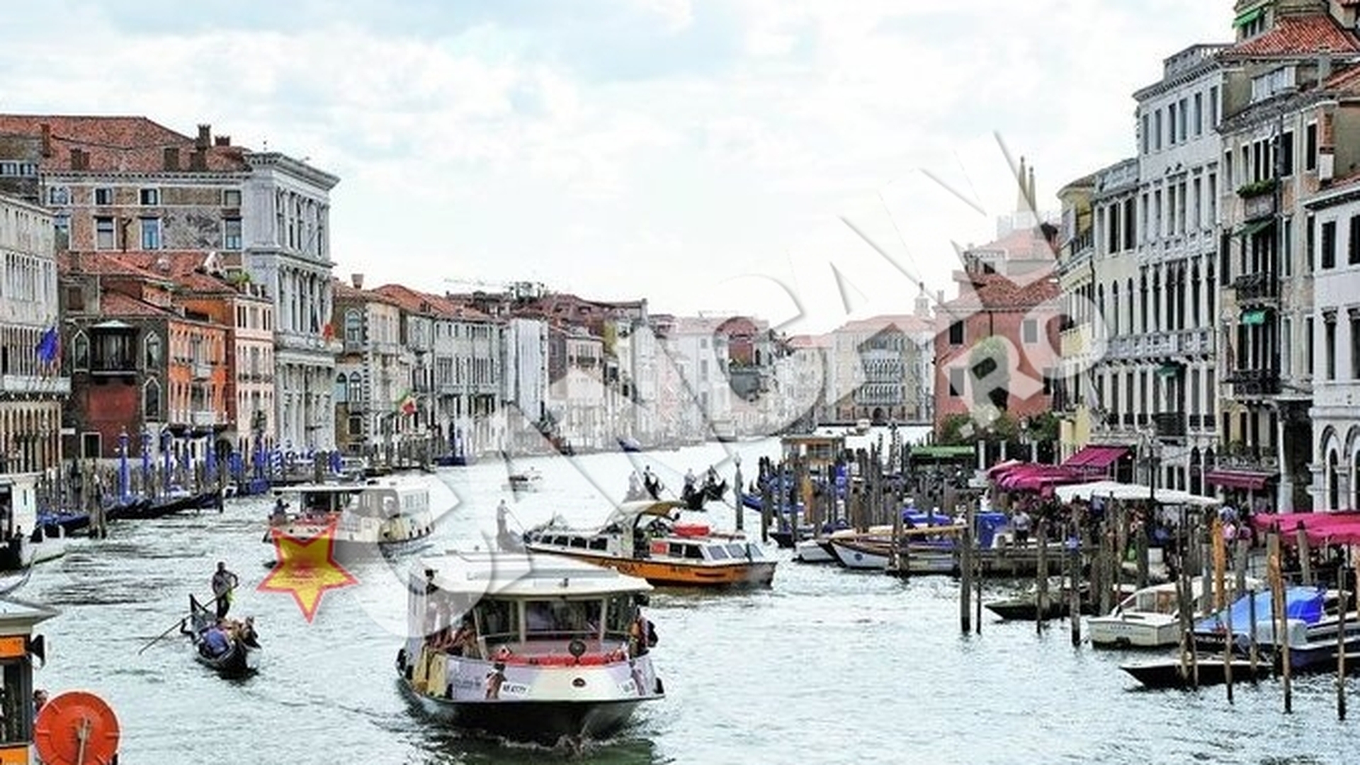 Cu banii stransi de la turisti, lautarii mananca la terase de lux. Cersetorii romani fac averi la Venetia