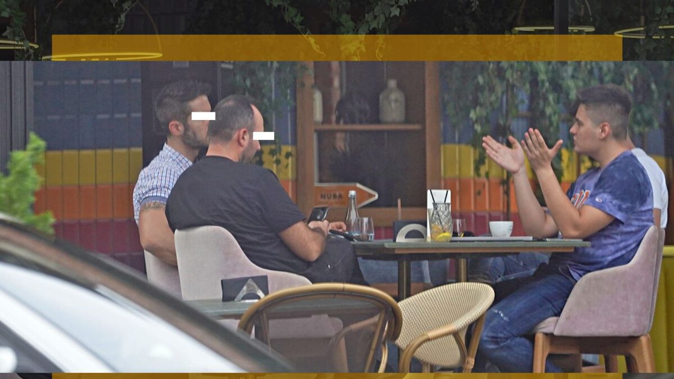 Selly a lăsat-o pe Smără acasă și a plecat la Nuba. A gesticulat de zor și a amuzat toată masa