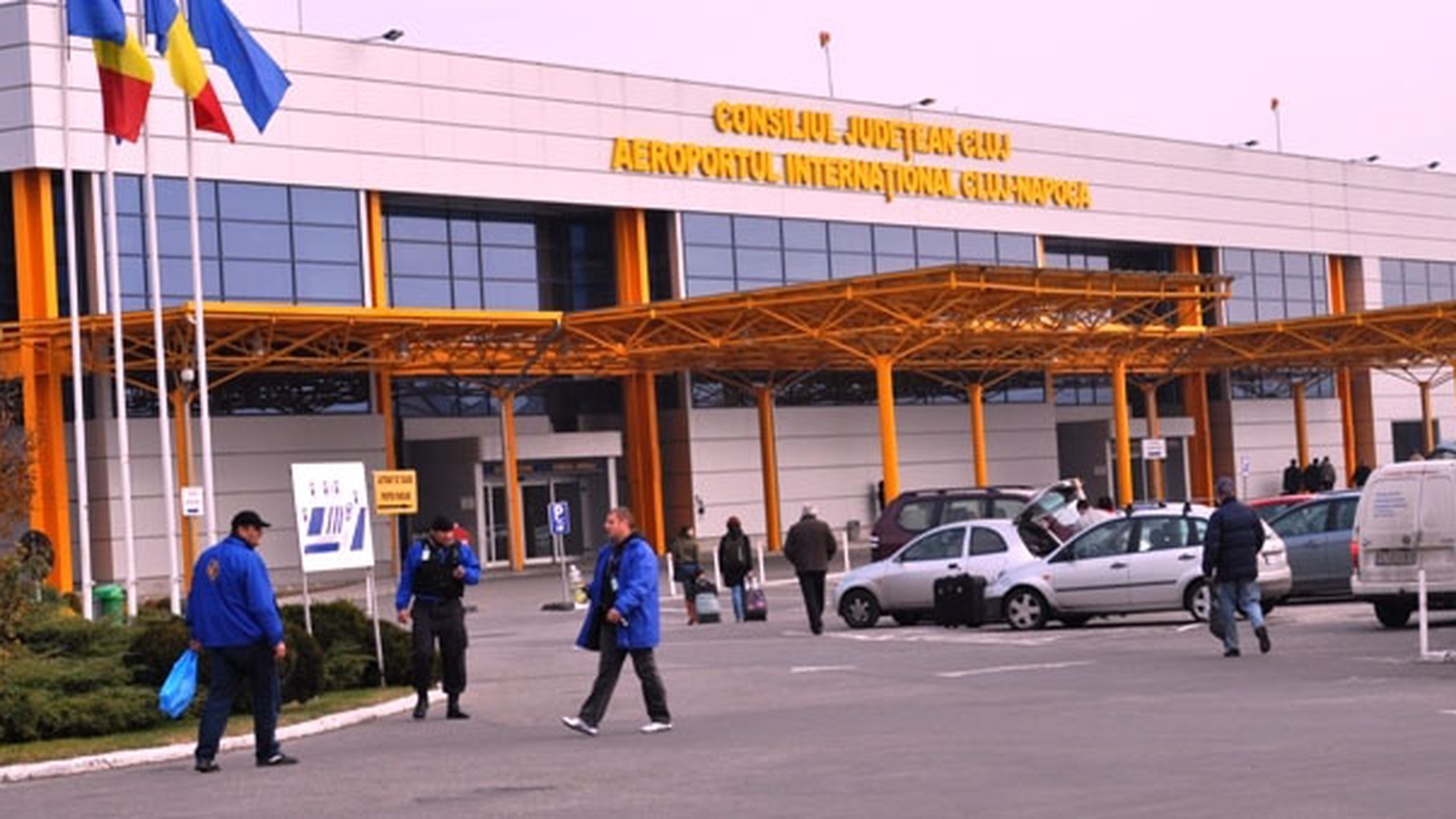 Incident grav pe aeroportul din Cluj! A intrat in cabina pilotilor si a inceput sa faca poze