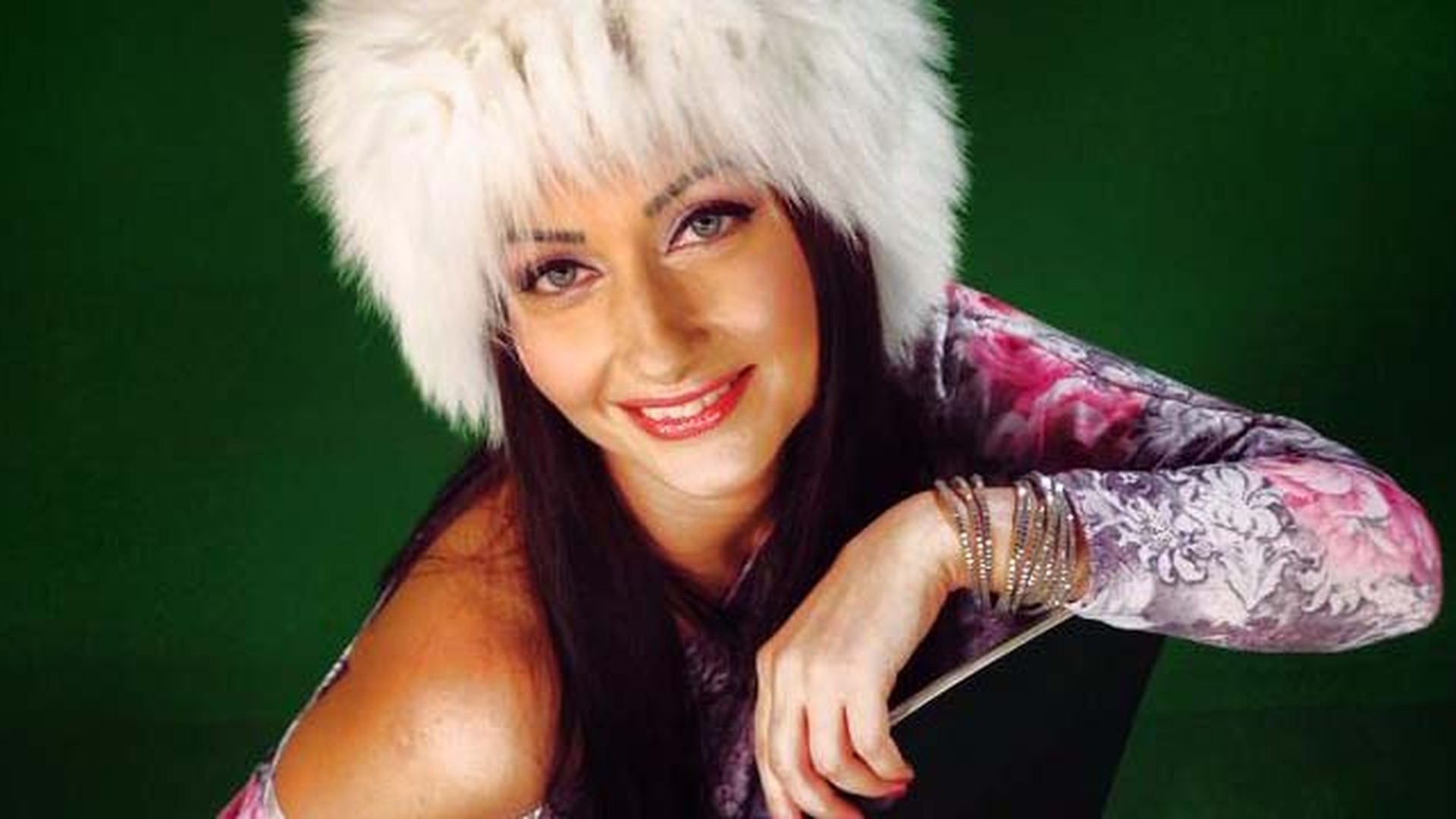 Schimbare SOCANTA de look! Gabriela Cristea s-a vopsit ROSCATA si si-a facut BUCLE!