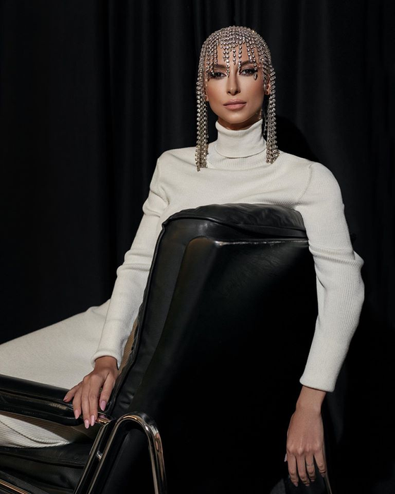 Andreea Bălan, într-o rochie transparentă și fără lenjerie intimă! Ce sexy și provocatoare a pozat! “Această rochie este foarte urâtă”