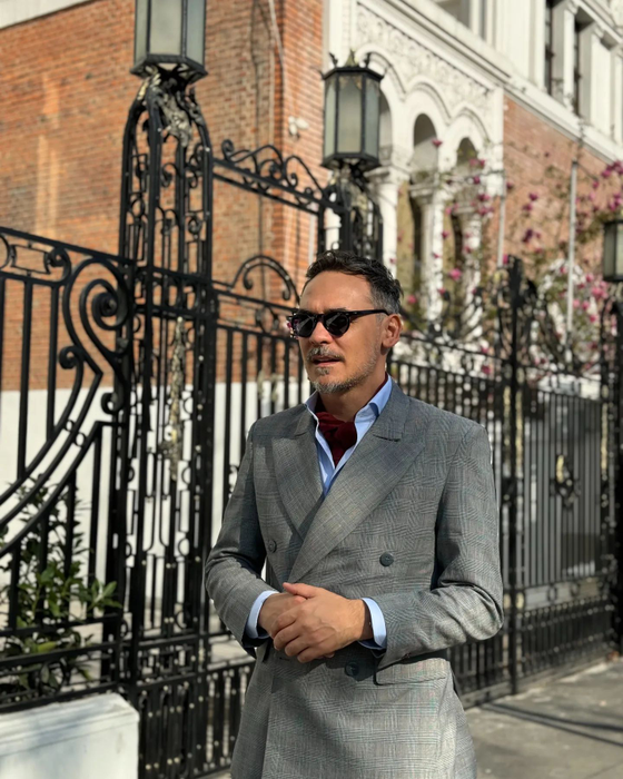Razvan Simion este cunoscut pentru felul elegant în care alege să se îmbrace