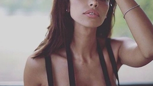 Mădălina Ghenea s-a urcat pe cântar și le-a spus fanilor câte kilograme are!