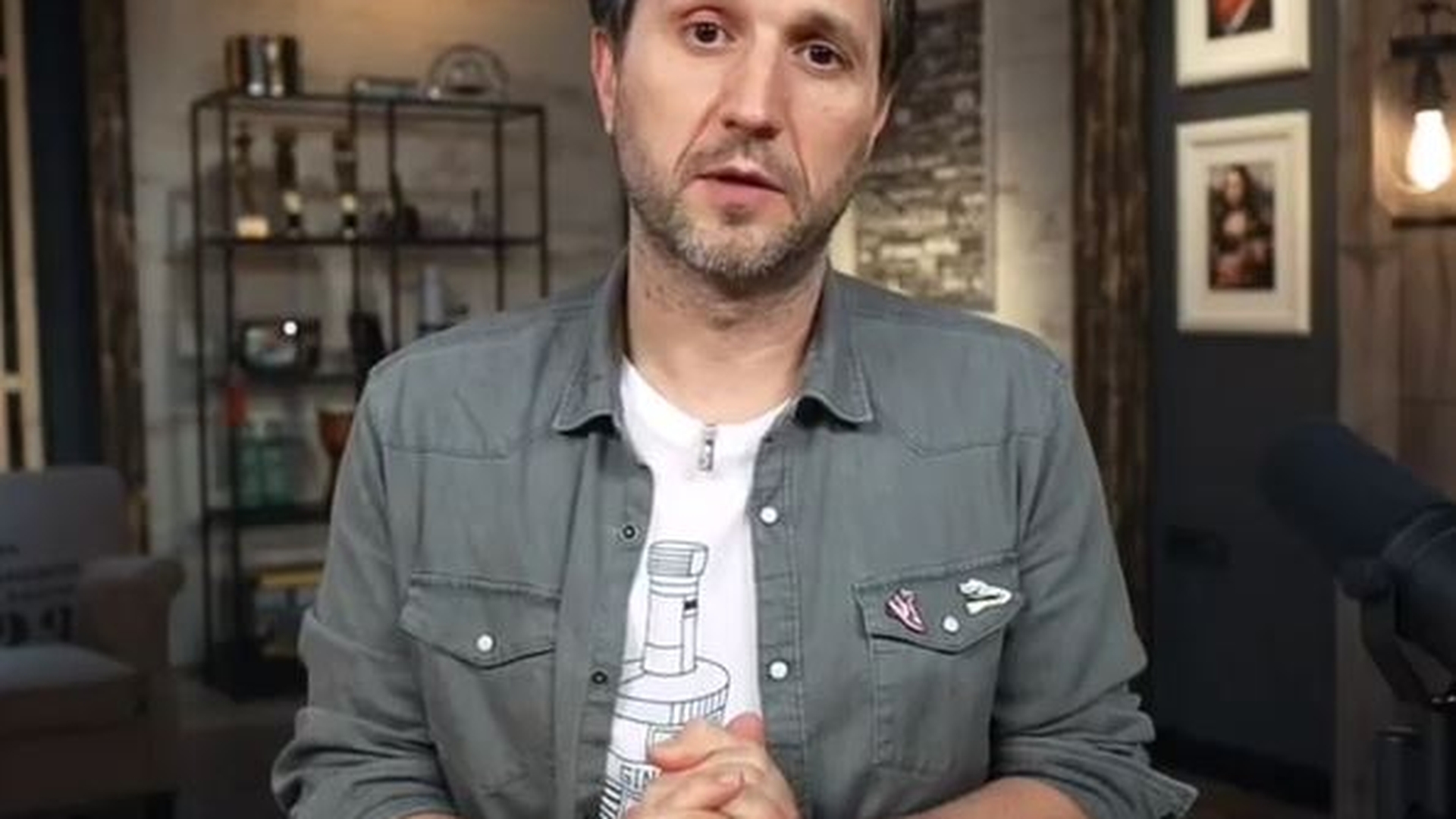 Ce studii are, de fapt, Andi Moisescu. Nu are nicio legătură cu televiziunea