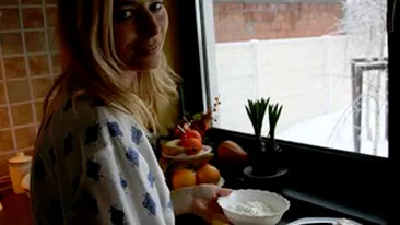 Laura Cosoi, accident in bucatarie din cauza unei retete netestate: Mi s-a rupt vasul in mana! Afla cum a reactionat vedeta!