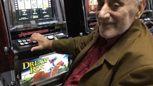 Viorel Lis își tratează depresia la păcănele! ”E greu să aibă viață de pensionar”