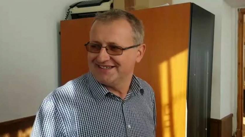 Daniel Bogdan Davidescu, primarul din Șotrile bănuit că a şantajat cu imagini compromiţătoare o copilă de 13 ani, trimis în judecată
