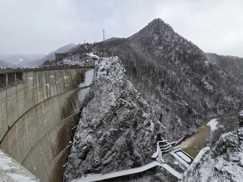 Ninge ca în povești la Barajul Vidraru/ sursă foto: mediafax