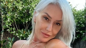 Cea mai sexy bunică de pe OnlyFans. Femeia de 57 de ani le-a sucit mințile tinerilor de 19 ani