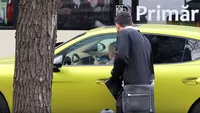 Un preot s-a apropiat de geamul Porsche-ului condus de Anda Adam și i-a cerut bani. Ce a urmat e neașteptat