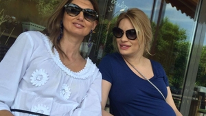VALENTINA PELINEL este o gravidă SEXY. Blonda s-a afişat cu un decolteu ADÂNC, iar fanii au luat-o razna 