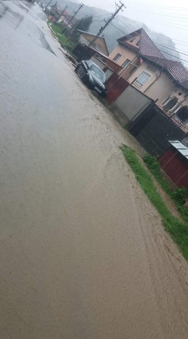 Râul Luncavăț a ieșit din matcă