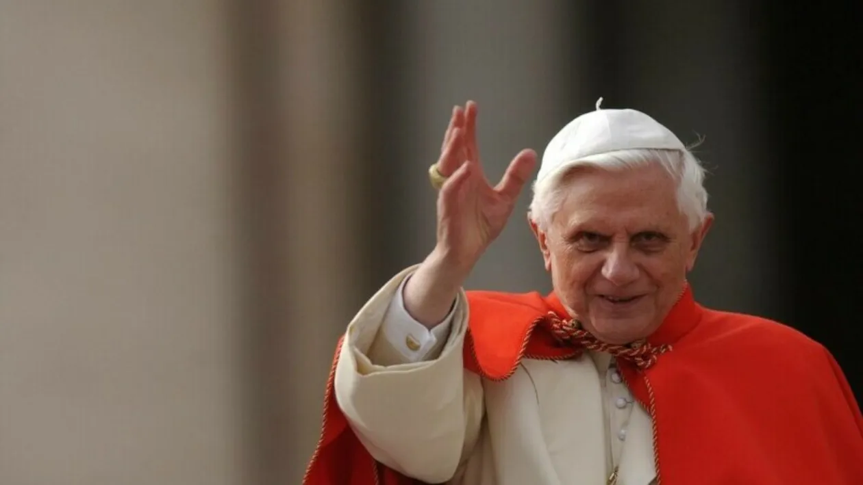 Papa Benedict al XVI-lea a murit! Vaticanul a făcut tristul anunț