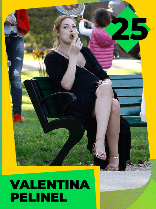 TOP 30 sexy vedete care au făcut show cu frișcă și cu înghețată! Antonia, Delia și Babs nu s-au putut abține! Avem 100 de fotografii de colecție!