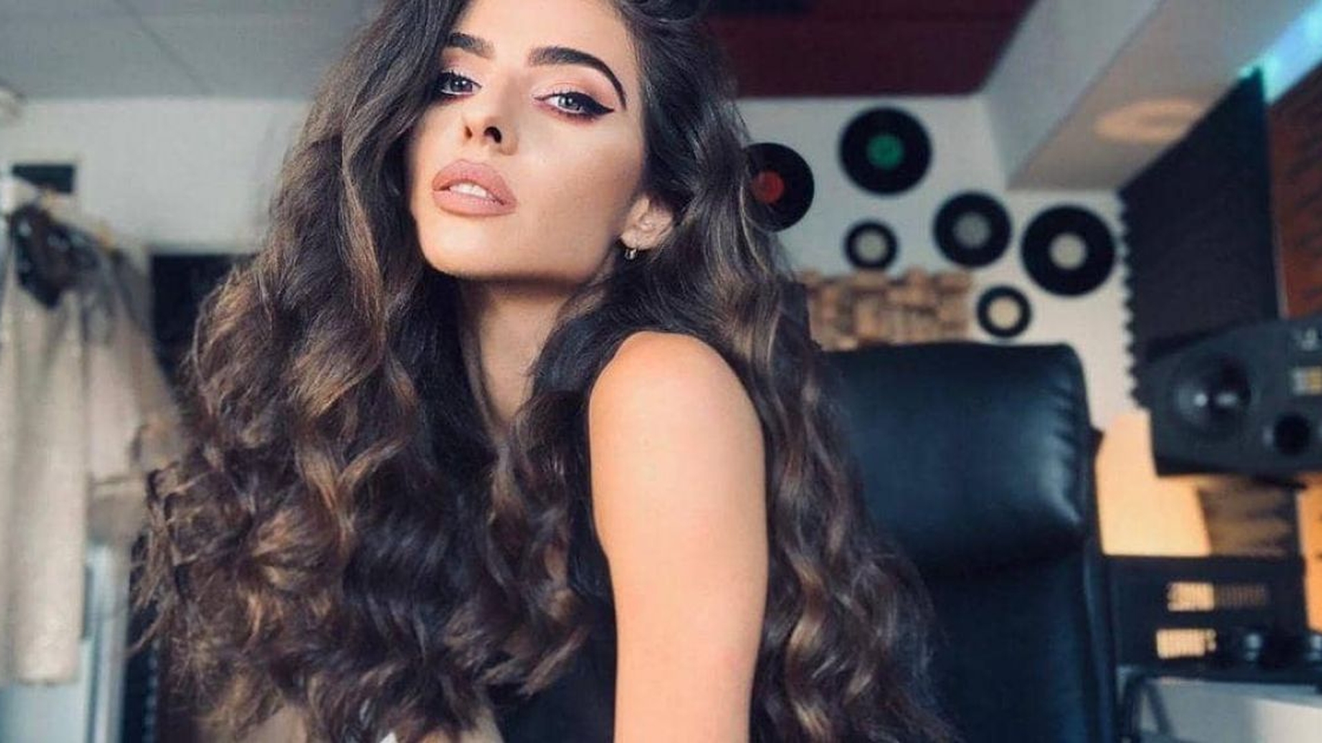 O nouă idilă la Survivor România! Cum încearcă Mellina să îl cucerească pe Marius. Romina a dat din casă: „Într-un costum de baie minuscul venea în fața lui”