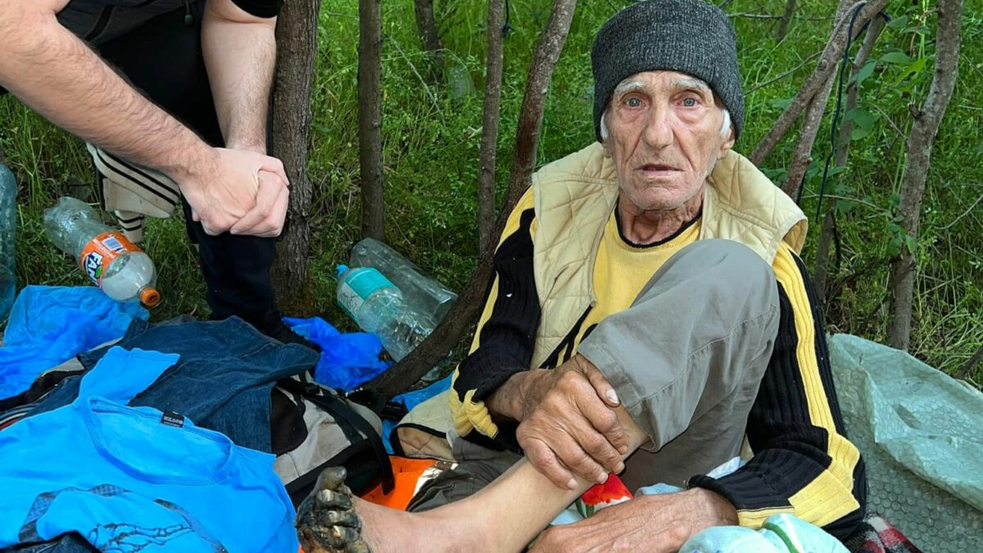 Povestea tristă a lui Nea Mărin: “Nu urc domne în mașină, mi-e rușine! Miros foarte urât!”