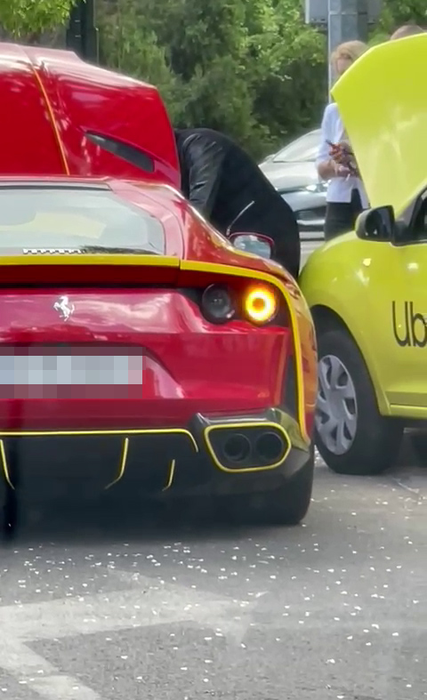 Dan Nicorescu primește curent pentru Ferrari de la un Uber
