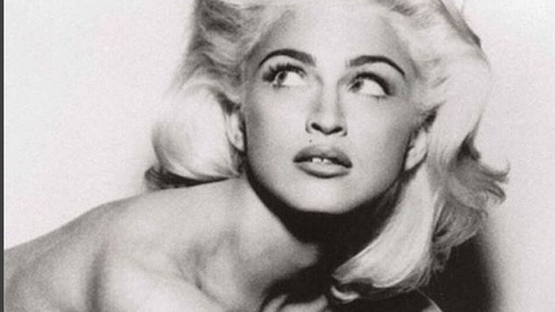 La 58 de ani, MADONNA a pozat goală! Vezi cât de bine arată artista