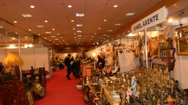 Vezi cele mai interesante oferte de la targul de antichitati! Afla cat costa o Biblie din 1730!