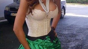 E sofisticata, ma! Bianca Dragusanu, in cele mai sexy desuuri si cu cel mai generos decolteu! Fotografia asta te va face sa te indragostesti!