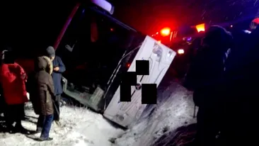 Momente de groază pentru 25 de pasageri! Un autocar s-a răsturnat pe DN1, în județul Brașov