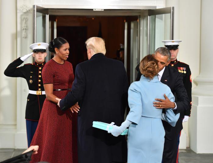 S-a aflat! Ce cadou i-a făcut Melania Trump lui Michelle Obama în ziua în care a devenit Prima Doamnă a SUA