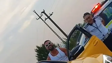 Fără plăcuțe de înmatriculare, dar îmbrățișat și escortat de polițiști. Dorian Popa, filmat când a dat nas în nas cu oamenii legii