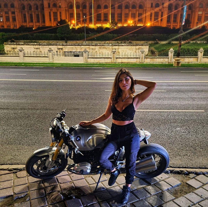 O tânăra a murit după ce a căzut cu motorul, pe șoseaua Pipera. Alexandra s-a stins din viaţa sub privirile prietenului său