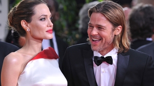 Angelina fixeaza data nuntii cu ajutorul unui calugar budist