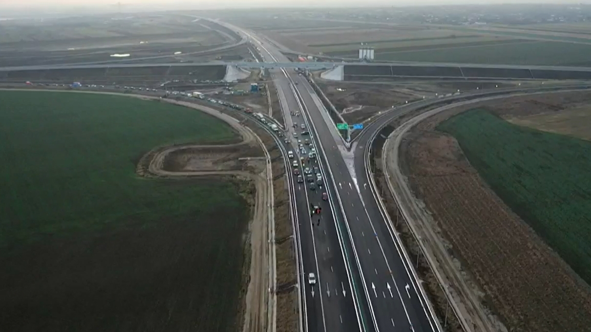 Sorin Grindeanu: A fost deschisă circulația pe încă 32 de km din AUTOSTRADA A7 / România a ajuns la o rețea de 1.158 km de drum de mare viteză