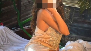 O vedetă de la noi s-a fotografiat sexy în aşternuturi! Fanii au fost la un pas să vadă TOT 