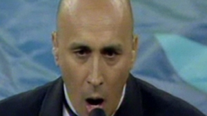 VIDEO Marcel Pavel si-a batut joc de imnul national la meci! Vezi in ce hal a putut sa incurce versurile