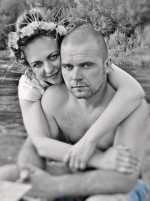 Şi-a omorât soţia în bătaie pentru că a vrut să-l părăsească! A filmat-o şi…