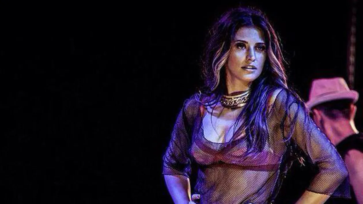 Nu mai au nicio RUSINE! Antonia si Alex Velea, sarut pasional in vazul tuturor!