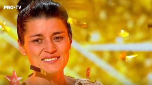 Florin Călinescu a oferit Golden Buzz cu ochii în lacrimi, la Românii au talent! Stewardesa cu voce de aur, crescută la orfelinat, l-a impresionat pe jurat