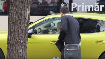 Un preot s-a apropiat de geamul Porsche-ului condus de Anda Adam și i-a cerut bani. Ce a urmat e neașteptat
