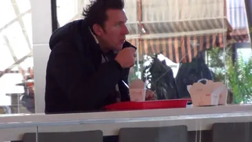 Un fost stelist a simtit pe pielea lui ce inseamna sa nu mai fii pe val! A facut asta de unul singur!