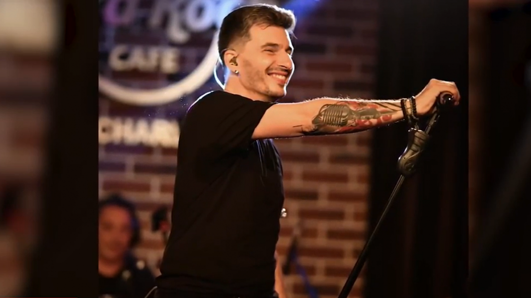 Alex Vasilache, solistul trupei JukeBox, este primul artist care s-a vaccinat împotriva coronavirusului