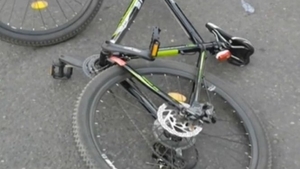 Un biciclist a murit, după ce a fost aruncat în faţa maşinii!
