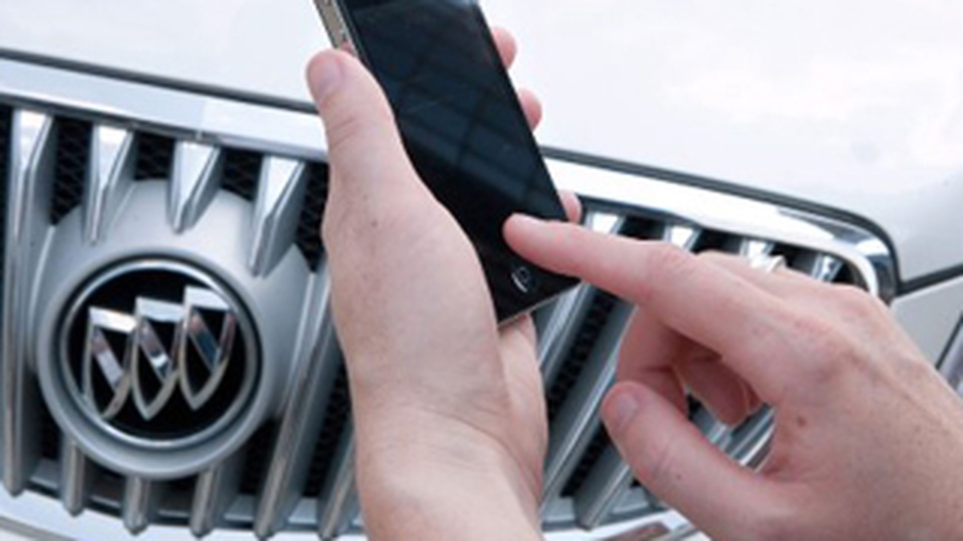 Ti-ai uitat cheile de la masina? Asta e solutia! A aparut aplicatia care-ti permite sa pornesti automobilul cu mobilul!