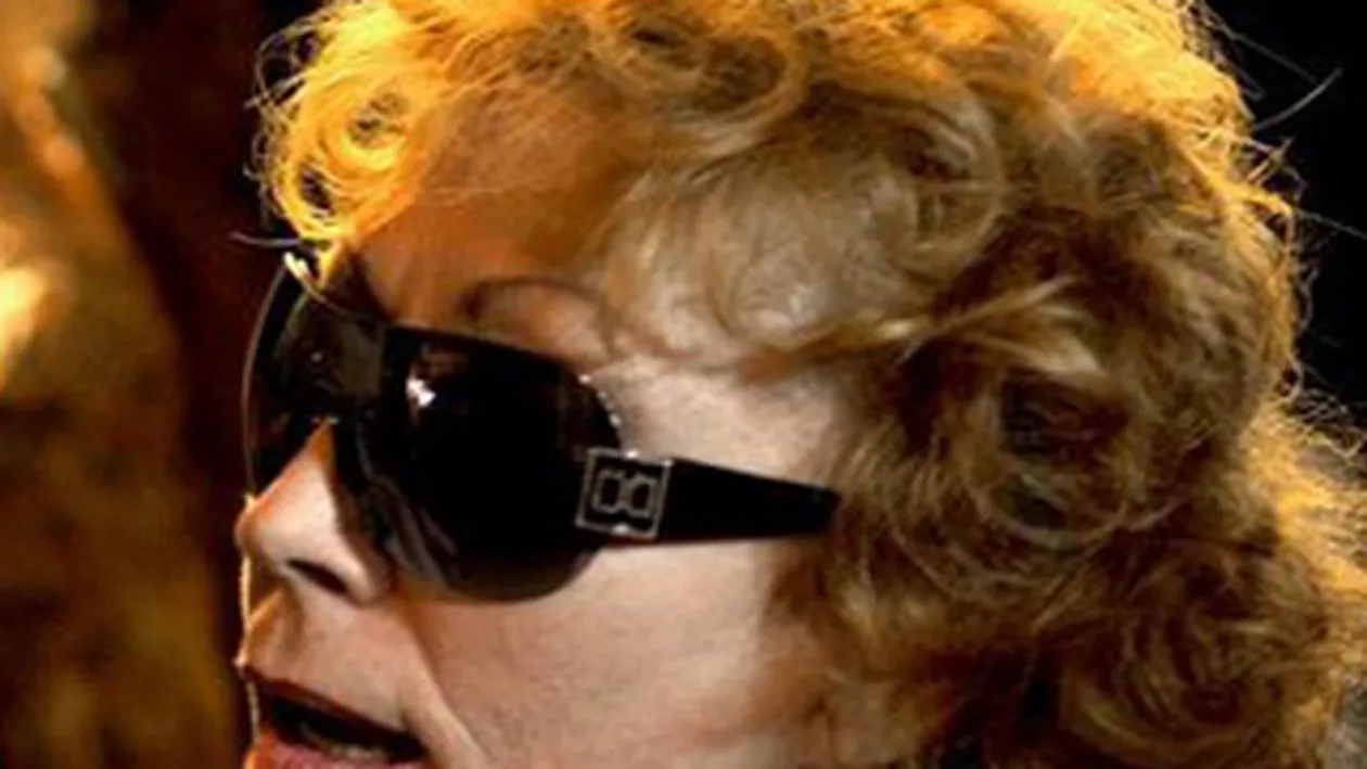 Mama Malinei Olinescu: N-am nicio indoiala. A fost vorba de sinucidere. Ea a mai avut o tentativa anul trecut