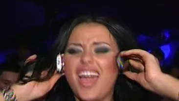 Cruduta a fost la cumparaturi cu un tip misterios! Vezi cine e!